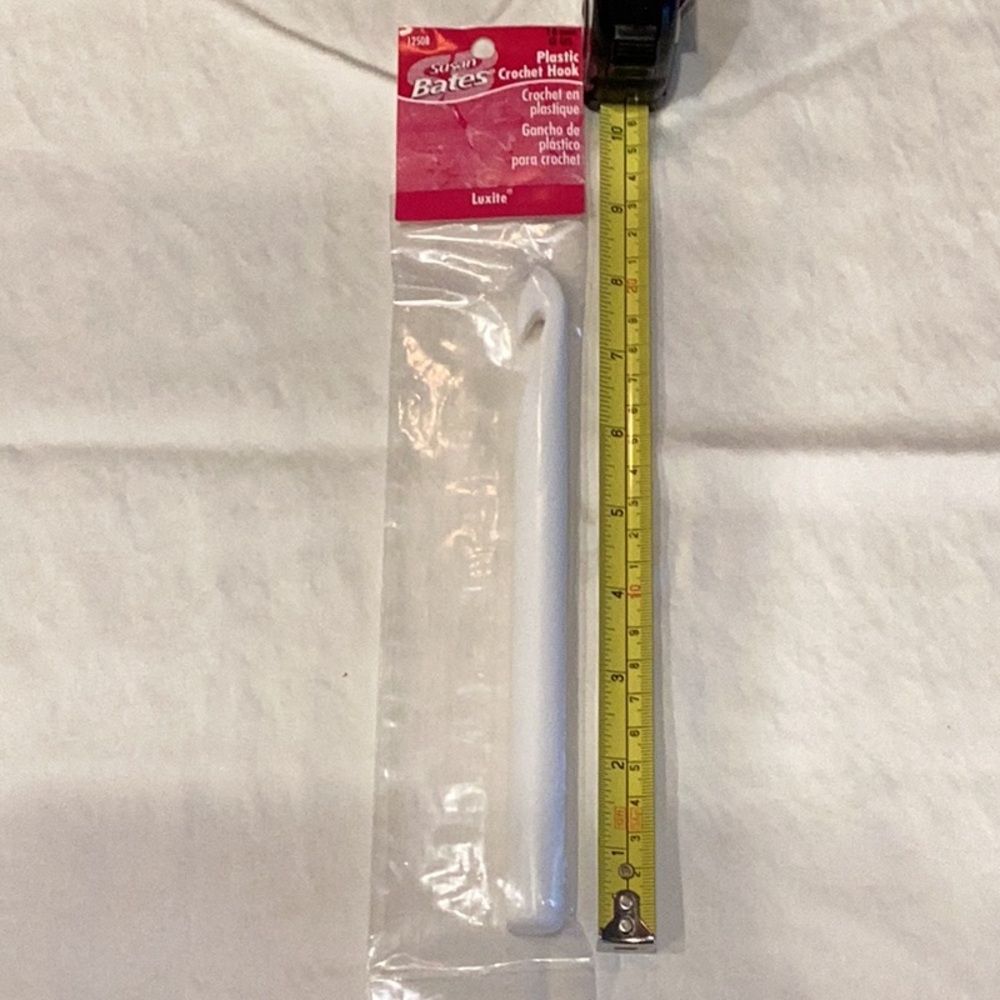 New Susan Bates 16mm Plastic Crochet Hook